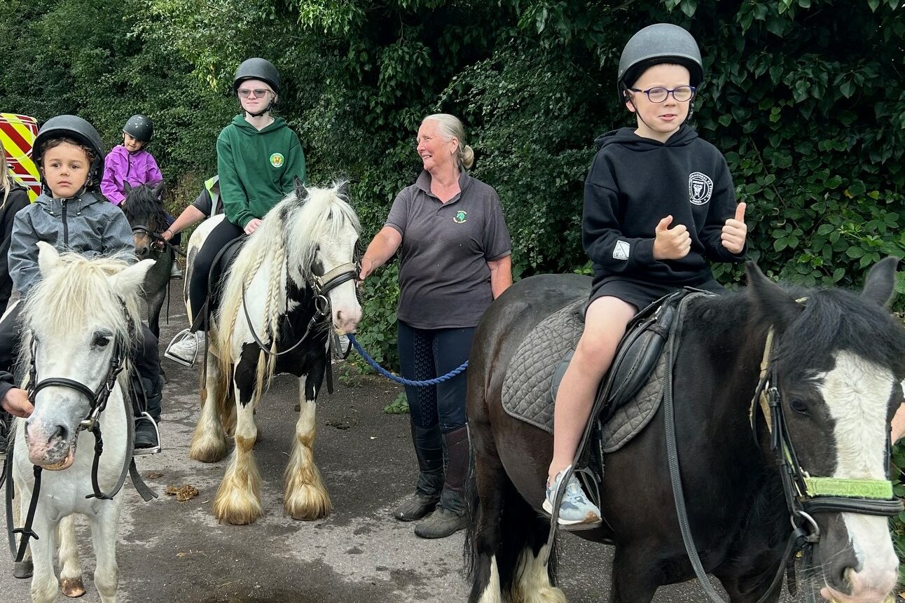 kids horseriding