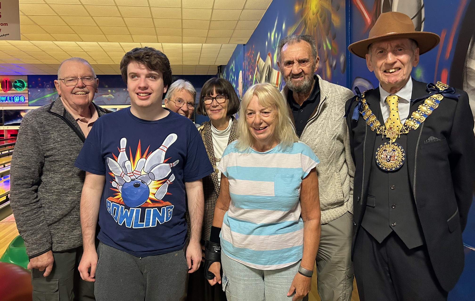 Mayor at bowling